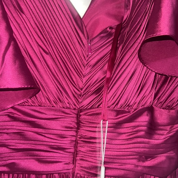 IEENA FOR MAC DUGGAL
Pleated A-Line Flowing Sleeve Gown size 2 new - Picture 10 of 15